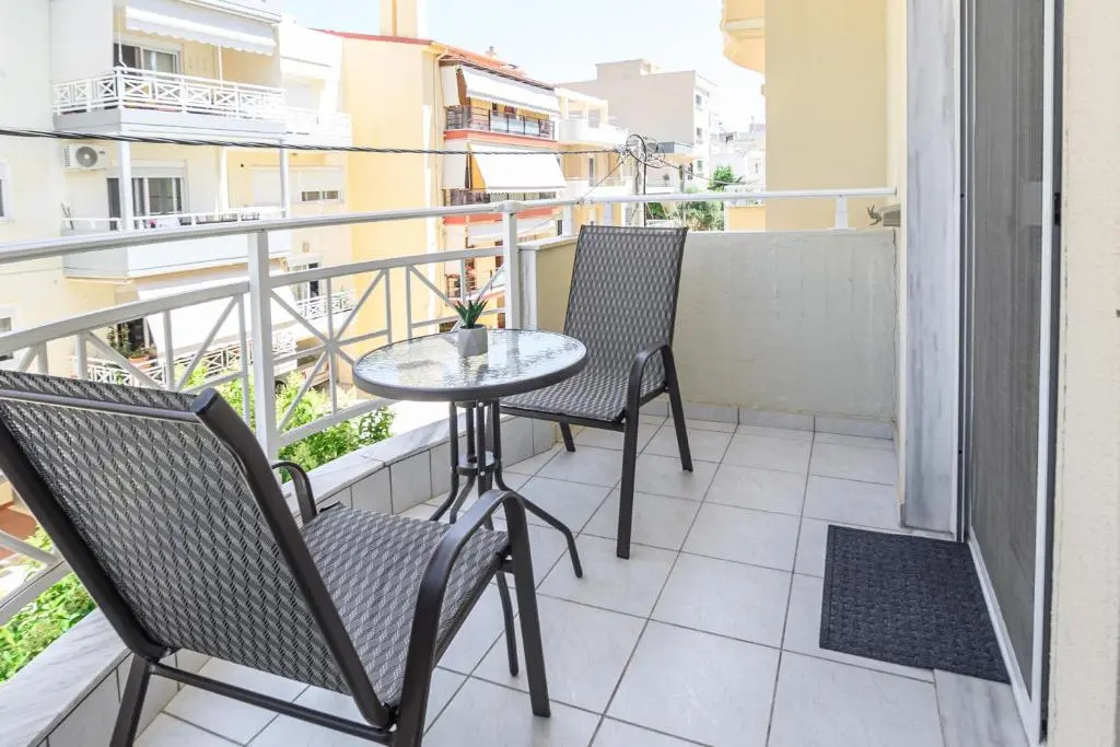 Yellow Fresh Apartment 2