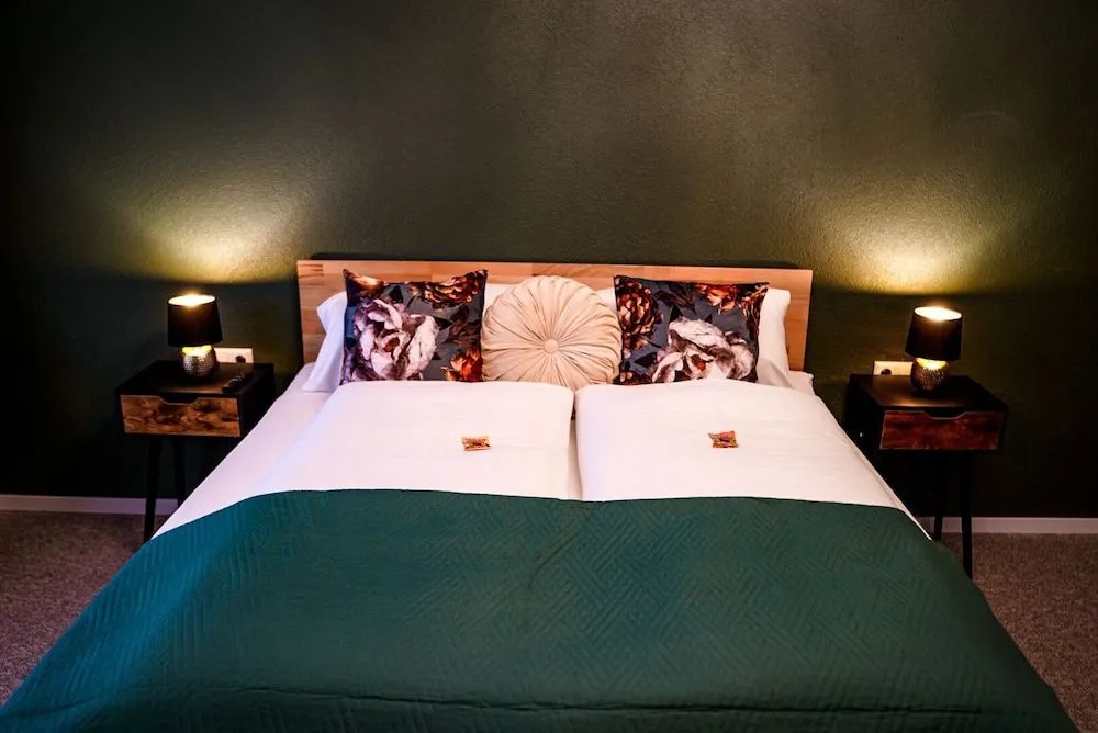 Hotel Residenz Luxury - Outletcity - Parken - Klima - 24h Check-In