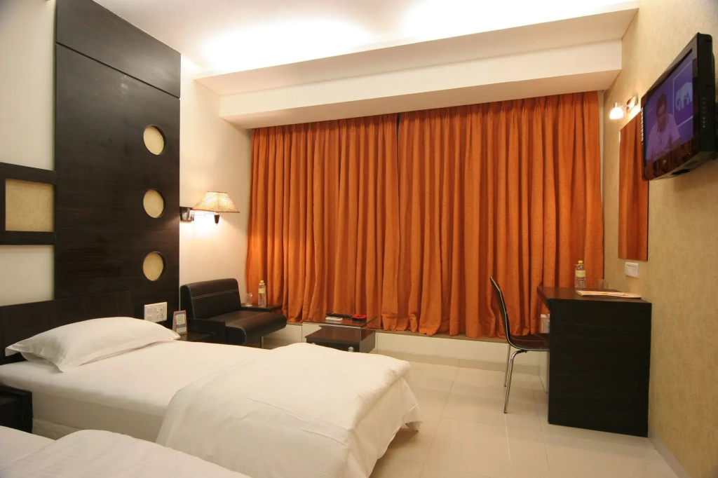 Pride Biznotel Alkapuri Near Vadodara Airport