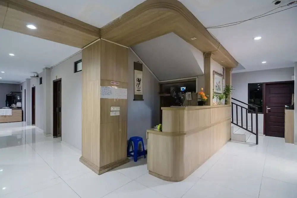 RedDoorz Plus near Lippo Cikarang Mall