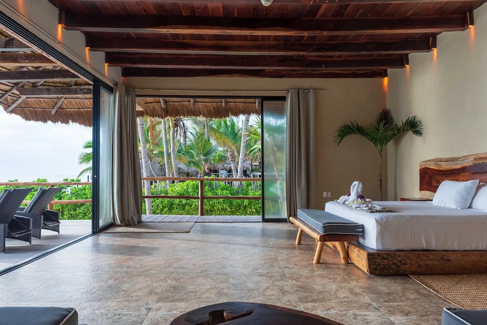 Casa Aakbal - Luxury Beach Front Villa