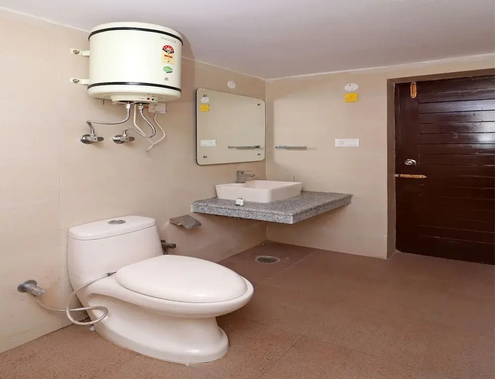 OYO 13724 Home Cosy Stay Near Mall Road