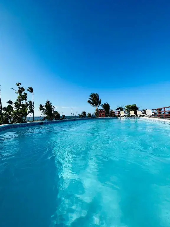 Lovely Beachfront 2 bedrooms condo with 2 pools
