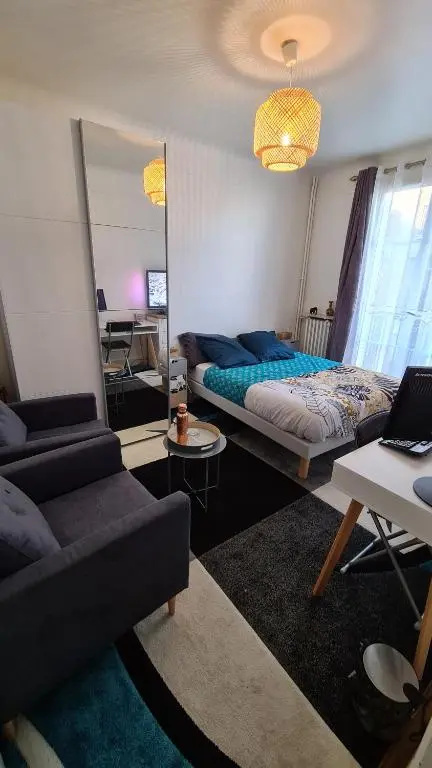 Grande chambre privative à 20 minutes de Paris