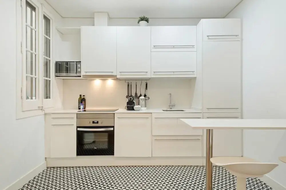 Stunning 2 Bedroom amd Bath Apartment in Eixample