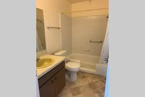 Large Hotel Style Suite (C00)