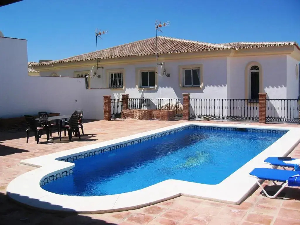 Luxury Villa at Alhaurin Golf nr Mijas, pvt Heated Pool, Wifi, Aircon, fab Views