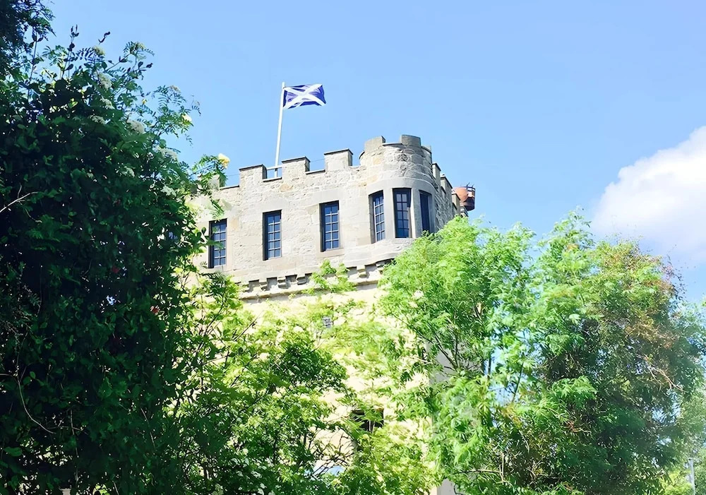 The Tower at Plane Castle-sleeps 4-pets Ok-parking