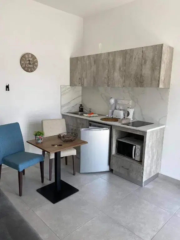 ElleNapa Apts & Studios