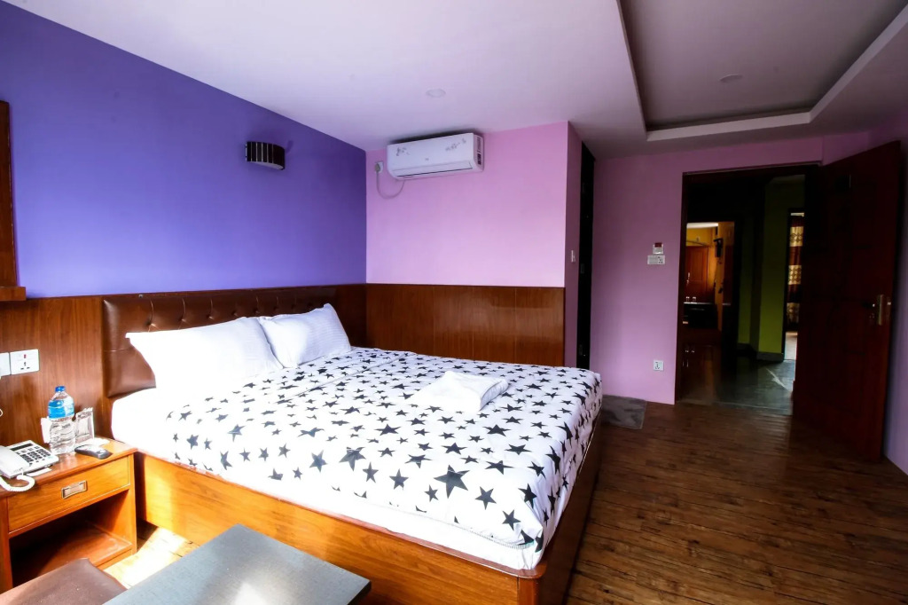 Everest Holiday Inn