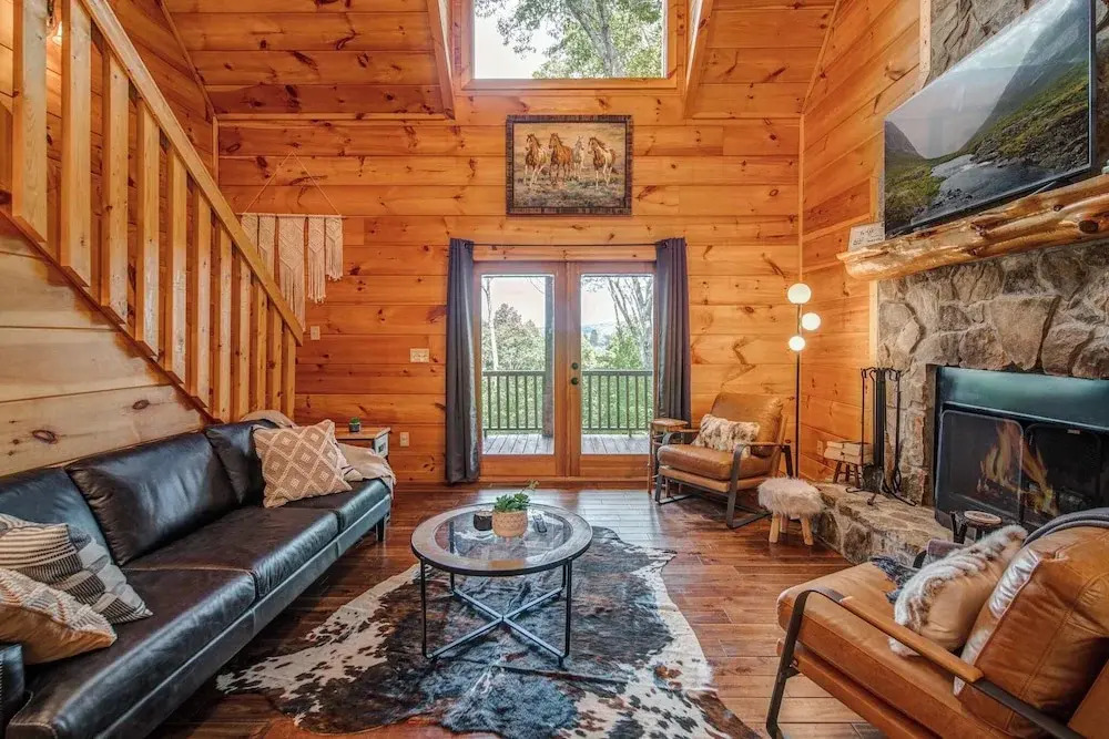 Gorgeous & Secluded 3 BDR Cabin in Mineral Bluff!