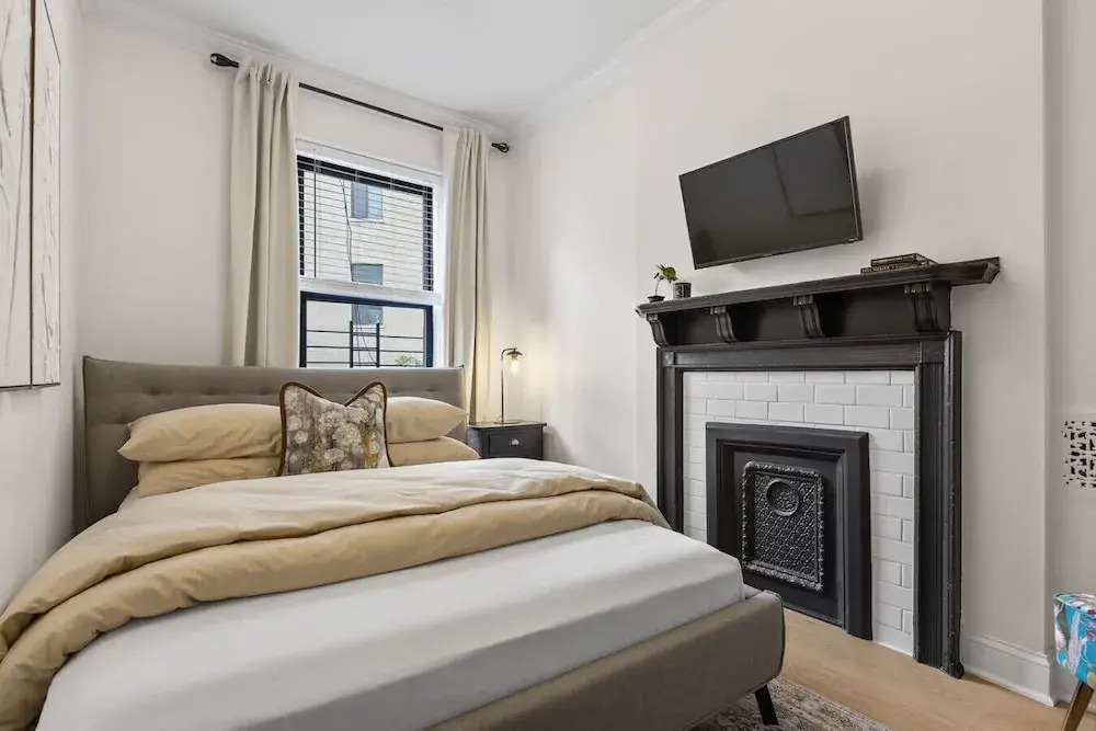 3 Bedroom Brownstone Near Subway & Columbia Uni