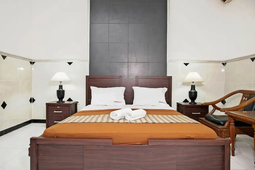 RedDoorz near City of tomorrow mall