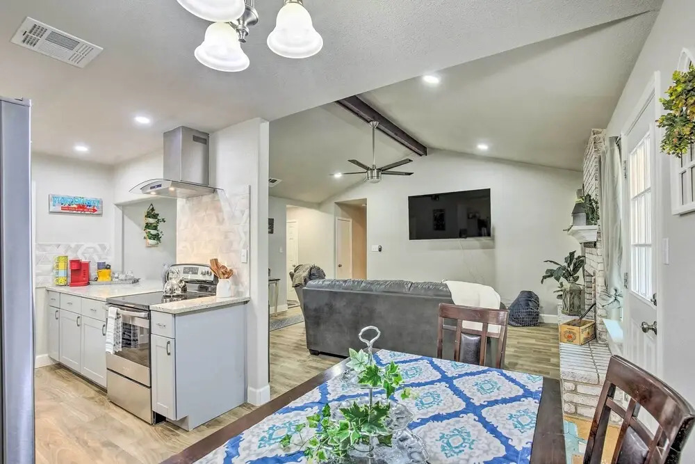 Pet-friendly San Antonio Gem Near Nature Preserve!