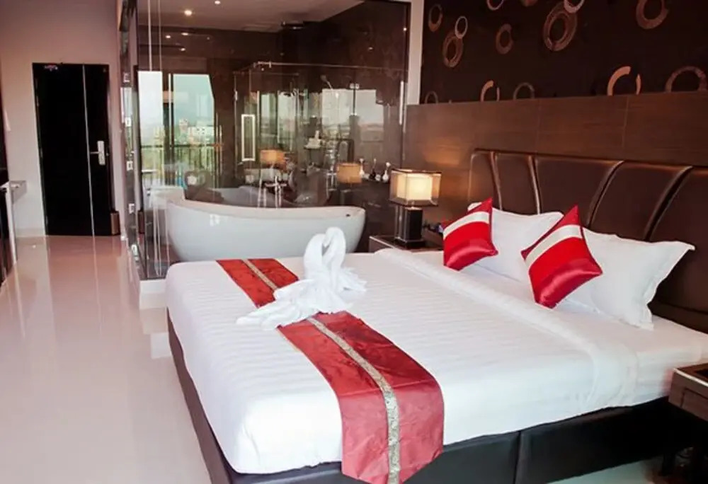 101 Holiday Suites
