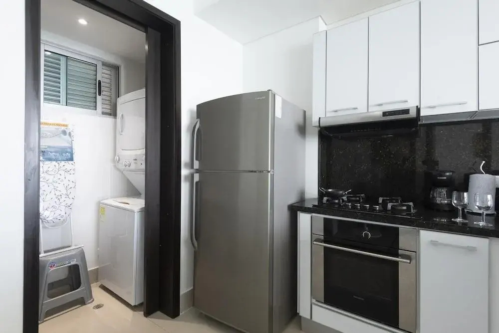 Stunning Highrise Seafront Apartment