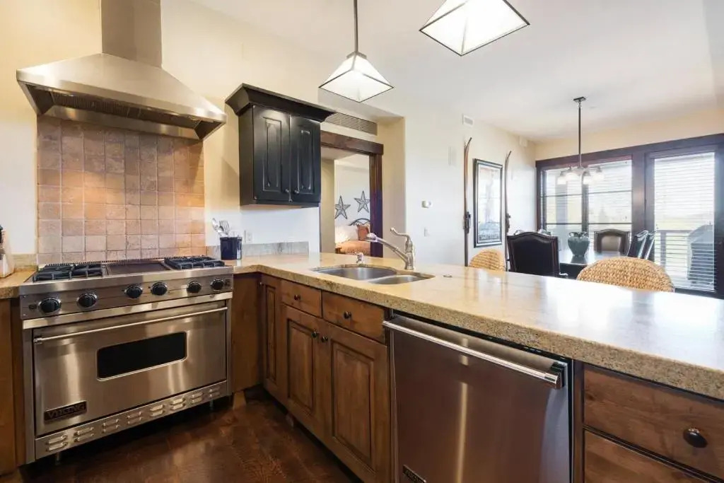Silver Star #1303 - 2 Bed Condo spa