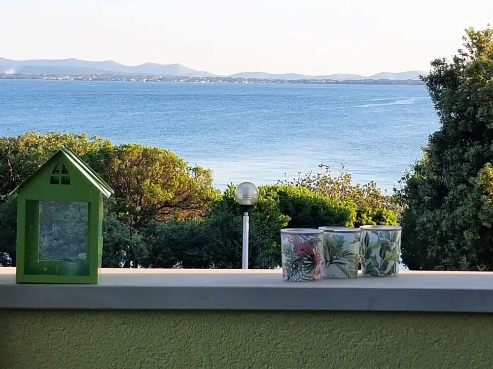 Comfortable Apartment With Coverd Balcony and Sea View, Near the Beach