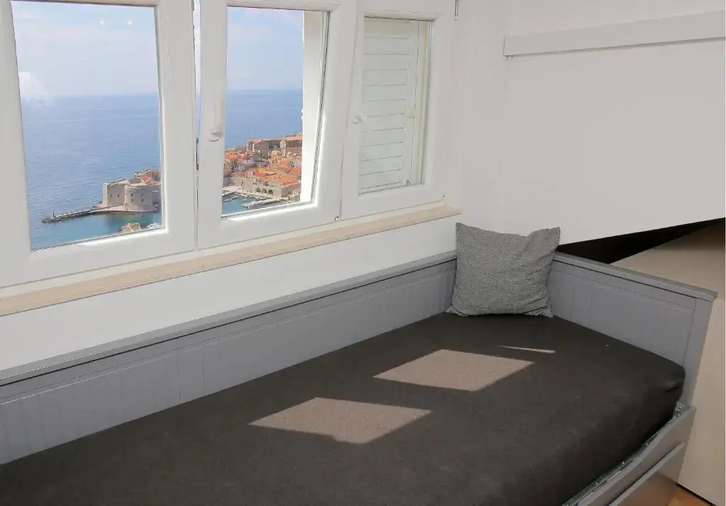 Spacious 2 BR Apt LuxeView- OldTownView, 10min to town