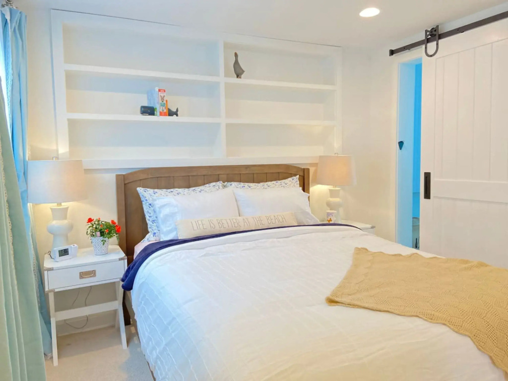 2BR 2BA Alki Beach Waterfront Retreat Extended Stay