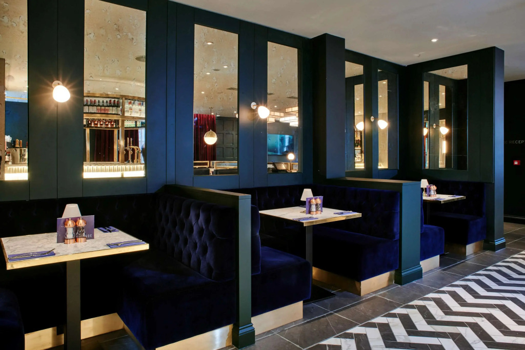 Le Monde Hotel