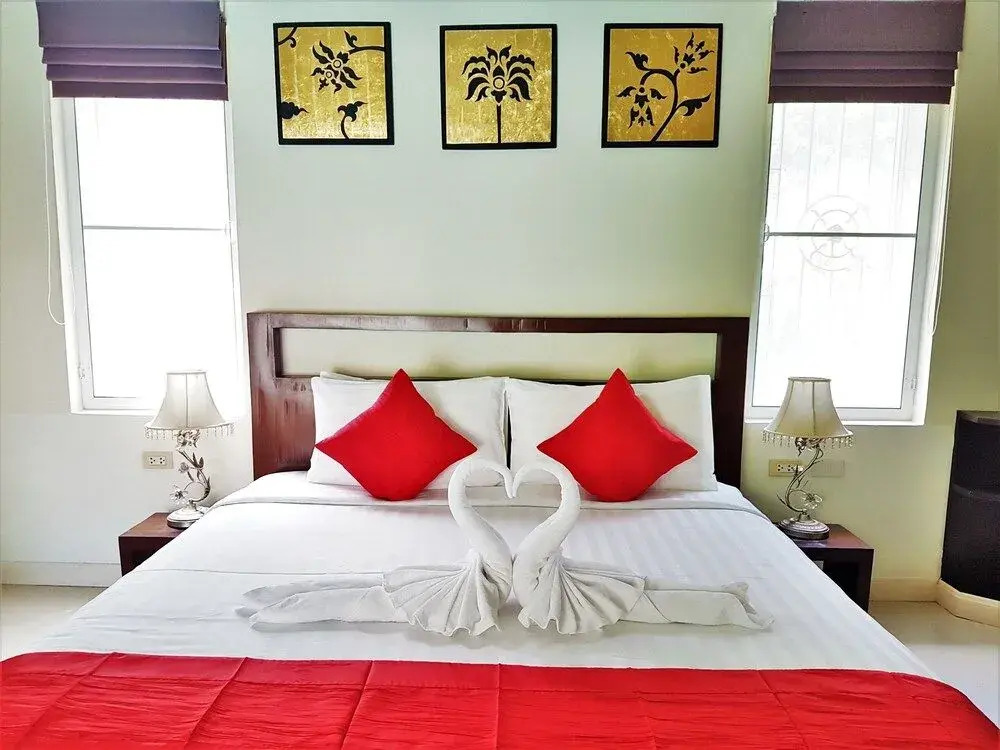Thai Family karon Pool Villa 泰如家卡伦3卧泳池别墅