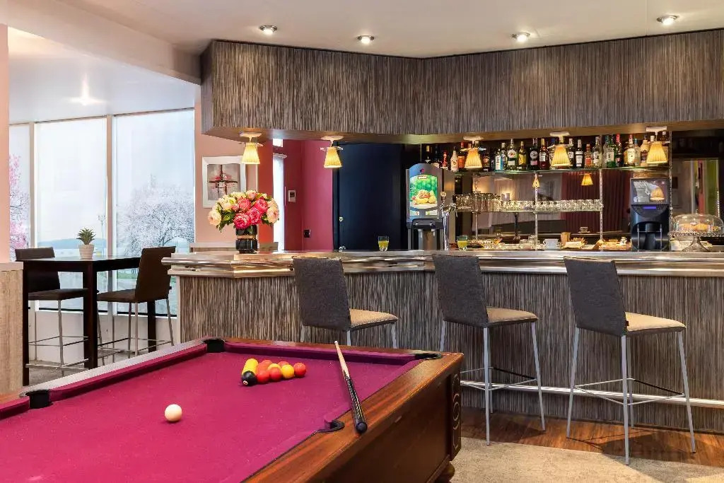 Hôtel Chromatics & Restaurant Hill Club by HappyCulture