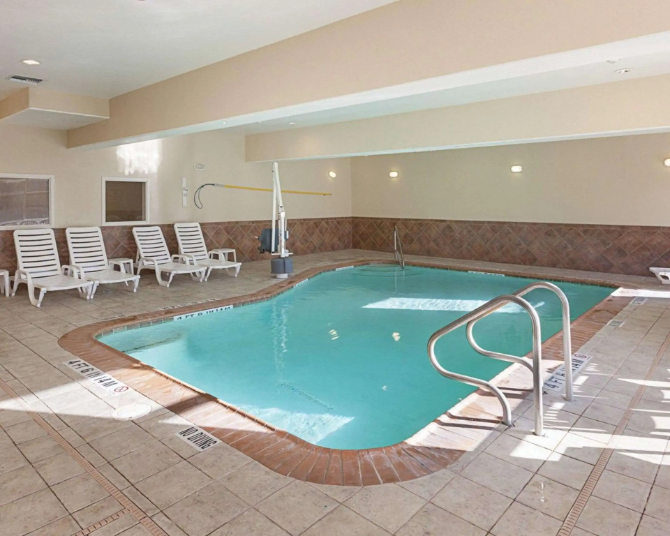 Comfort Suites Medical Center near Six Flags