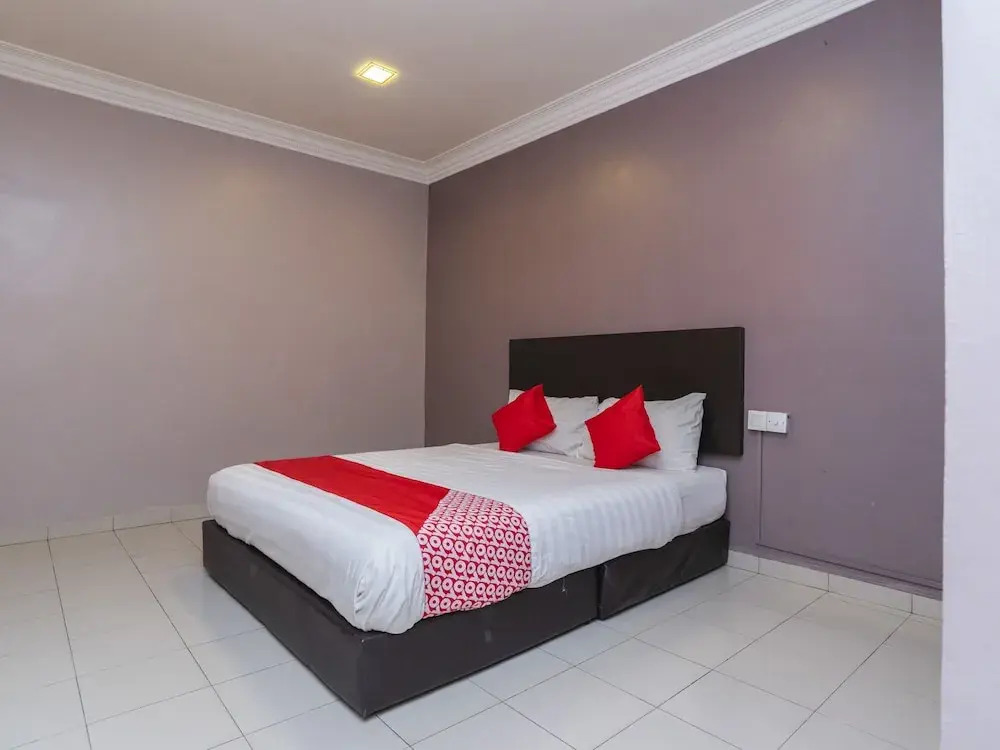 Golden Horse Hotel by OYO Rooms