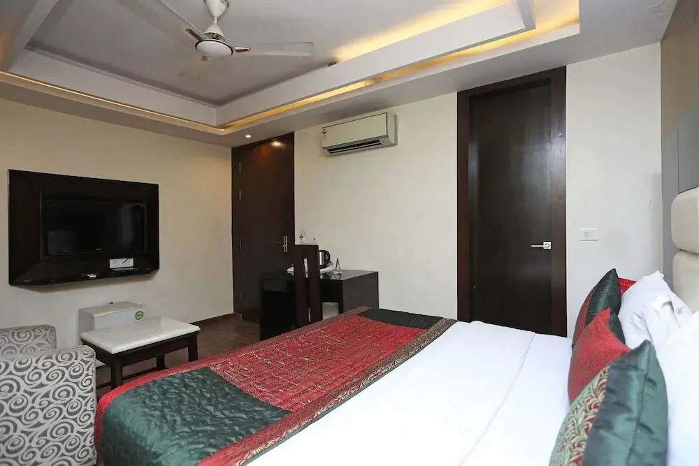 OYO 443 Hotel Lohias