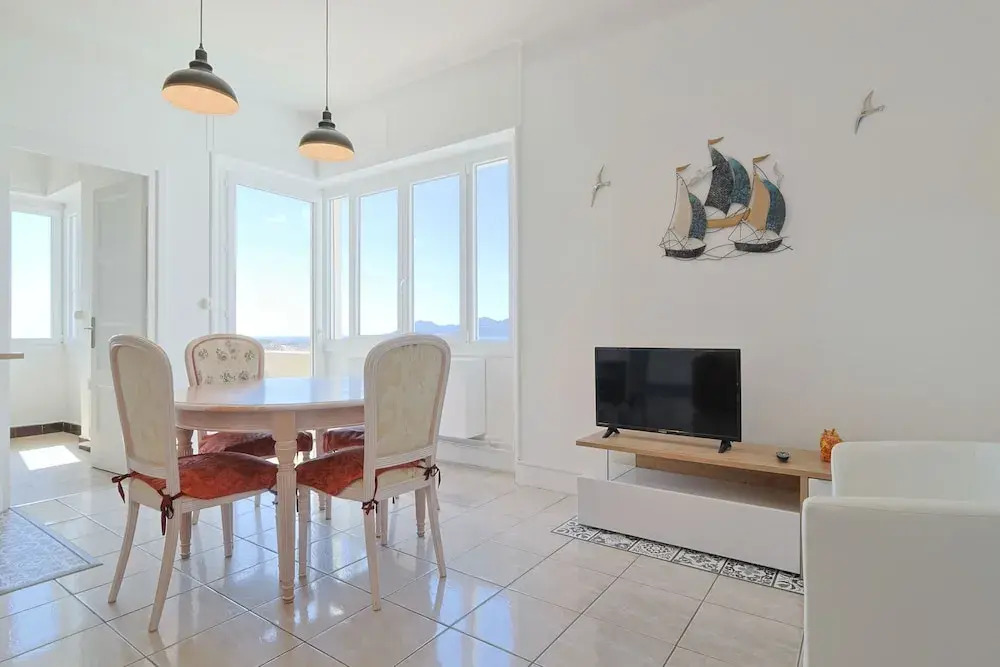 L Horizon in Cannes With 2 Bedrooms and 1 Bathrooms