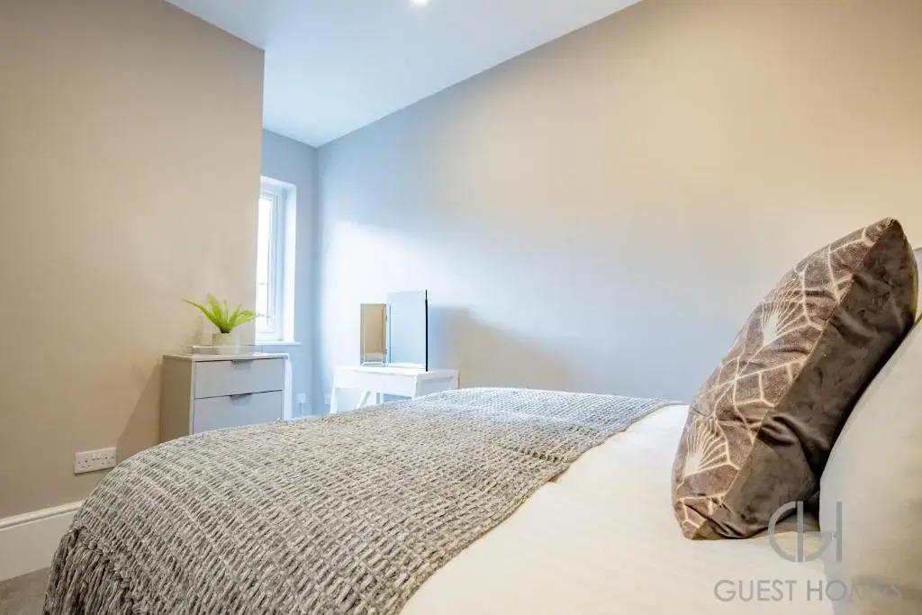 Worcester 1 Bed Apartment With Private Entrance