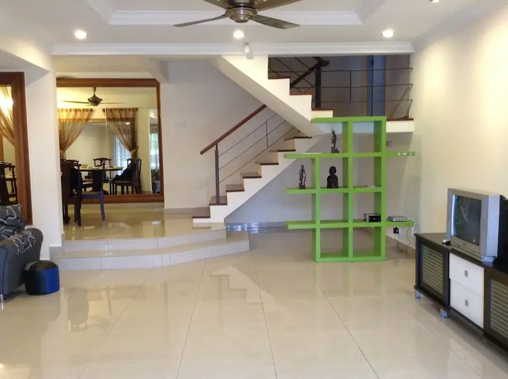 A&F Damansara Homestay