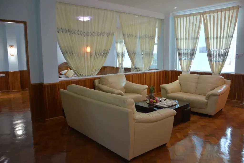 Famous Parami Hotel