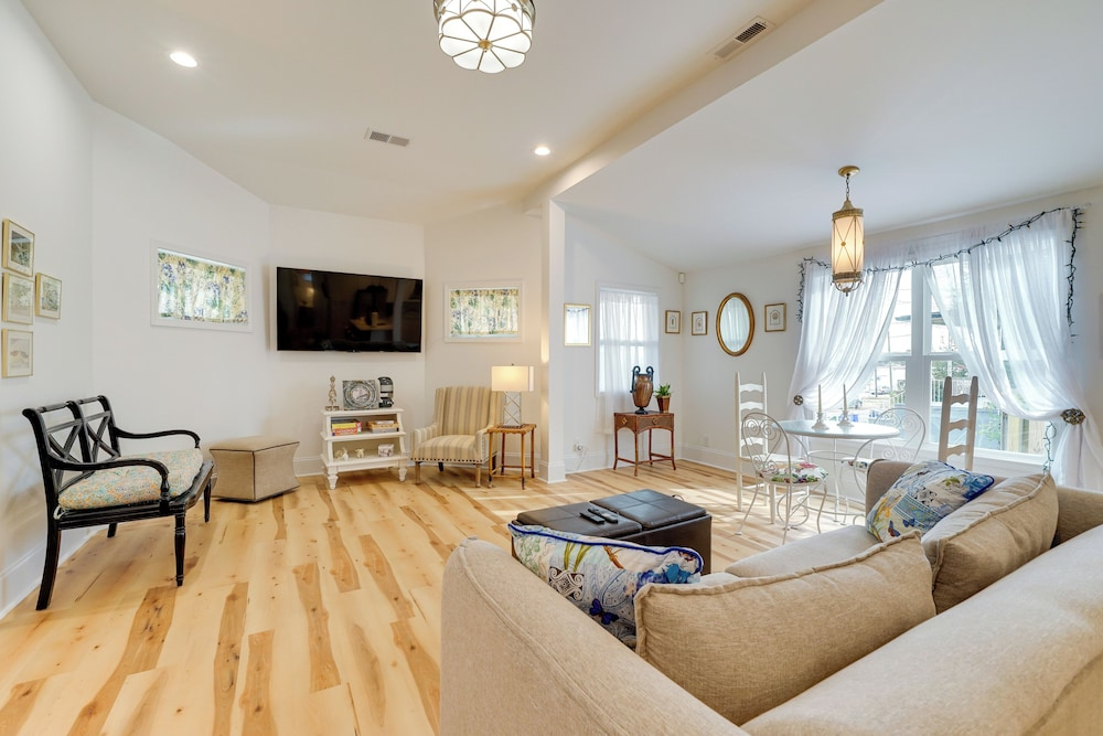 ~ 1 Mi to Dtwn: Wilmington Home w/ Patio!