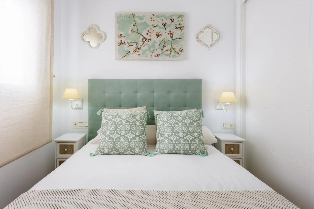 Lovely 3-bedroom Apartment Near Alameda Juan Rabadan I