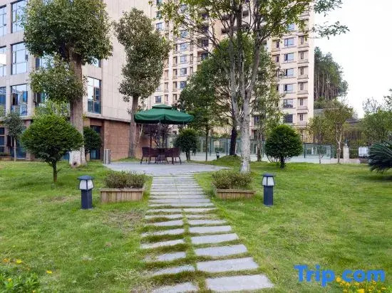 Zhuzhou Resort Hotel (Zunyi Xinpu New District Linda Food Street Store)