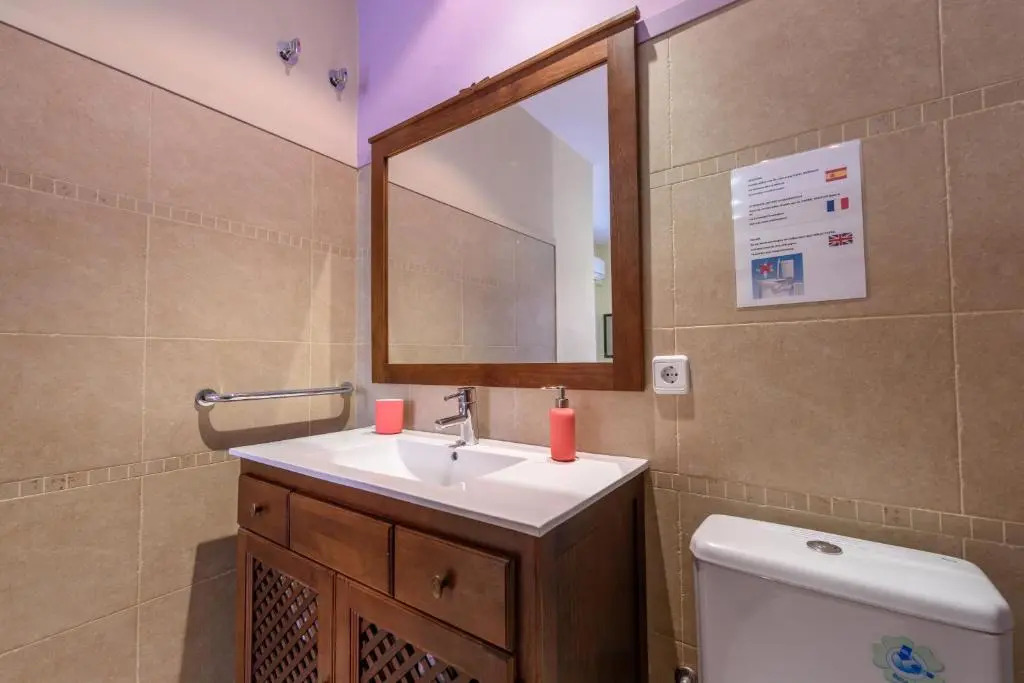 RamblasRentals Design Renovated Apartment AC Balcony10m Ramblas - Parking - Wifi