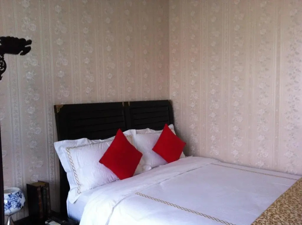 Liuhe Courtyard Hotel