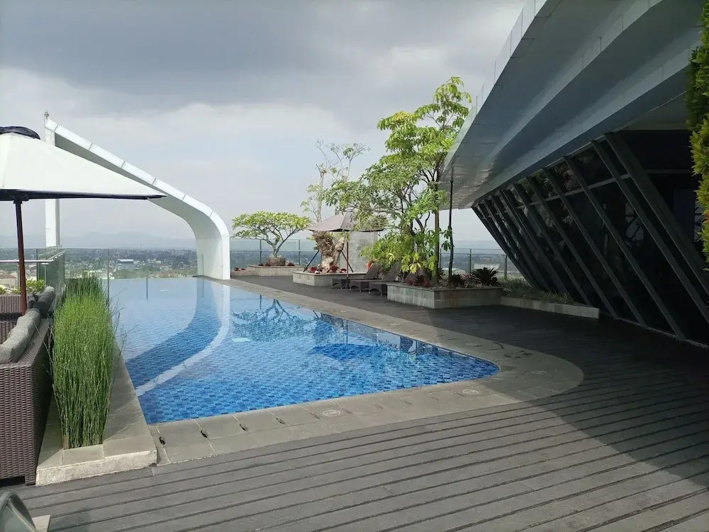 Best Homey and Modern Studio at Uttara The Icon Apartment By Travelio