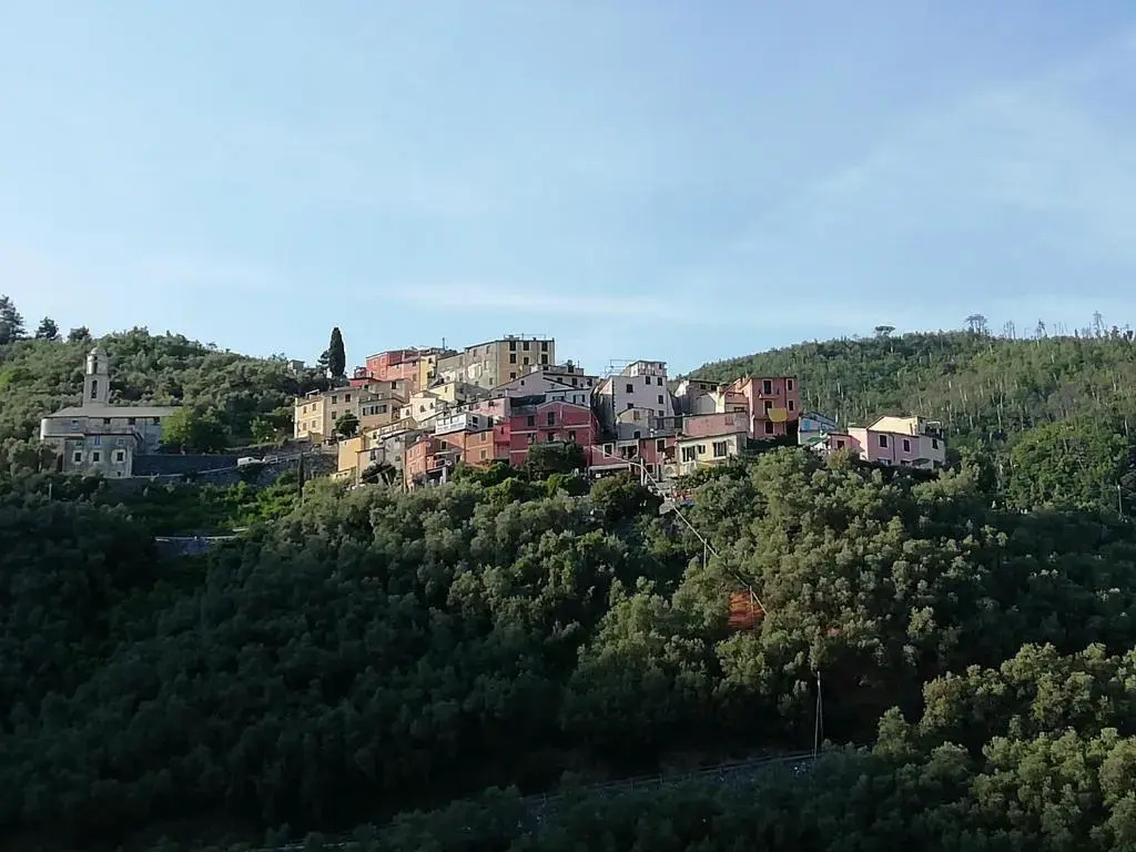 CASA LORENZO SULLE COLLINE DI LEVANTO e VICINO ALLE CINQUETERRE LT-0620