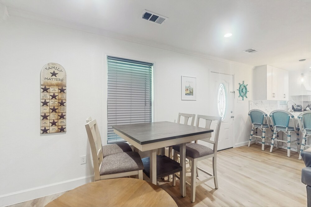 3BR Coastal Home w/ Coastal Design- Steps to Sand