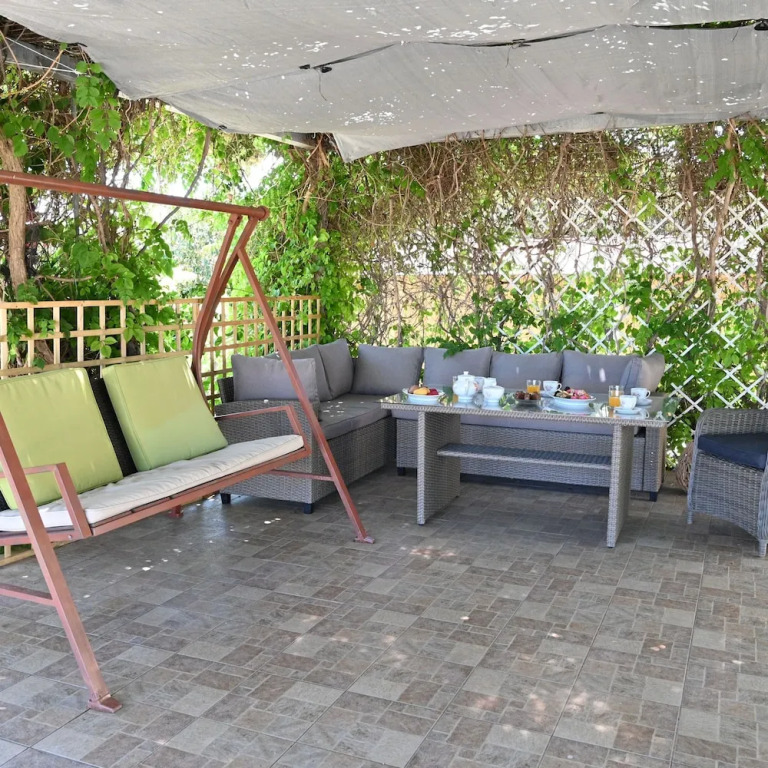 Ibiscus Cottage in Paradisi Near the Beach