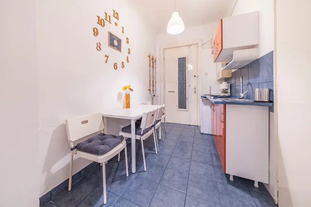 Urania Smack Apartment