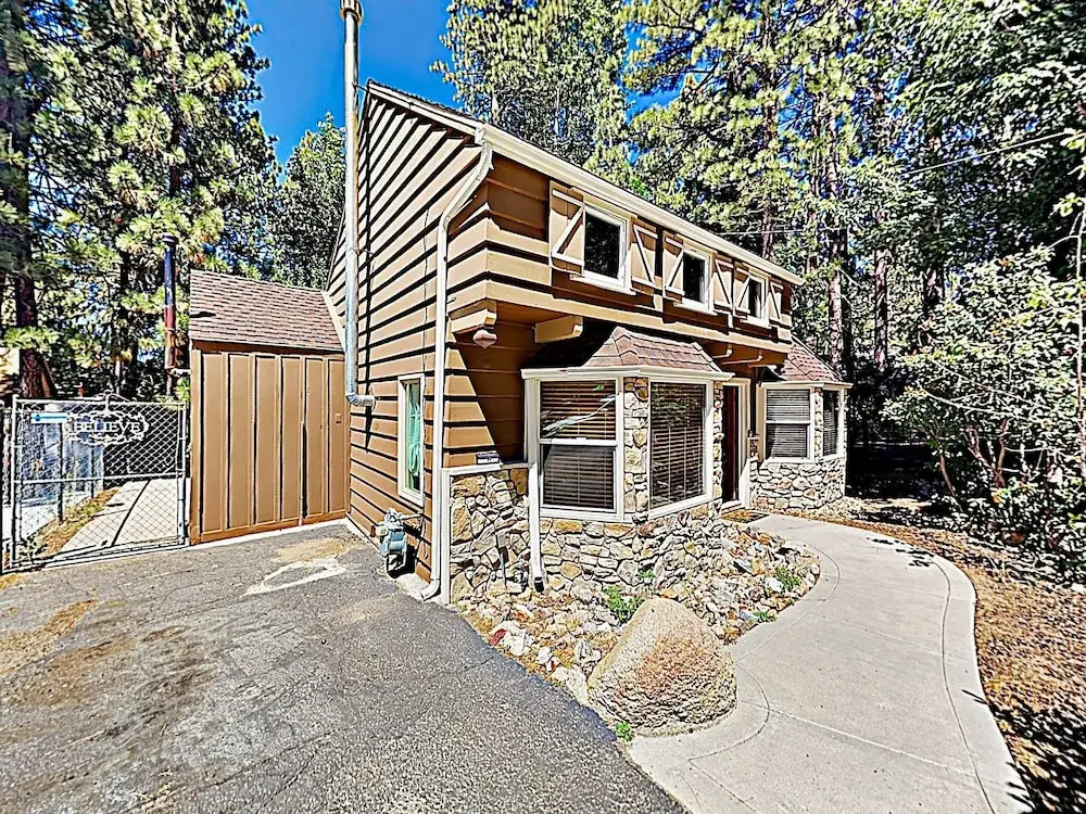 New Listing! Alpine W/ Private Hot Tub 2 Bedroom Cabin