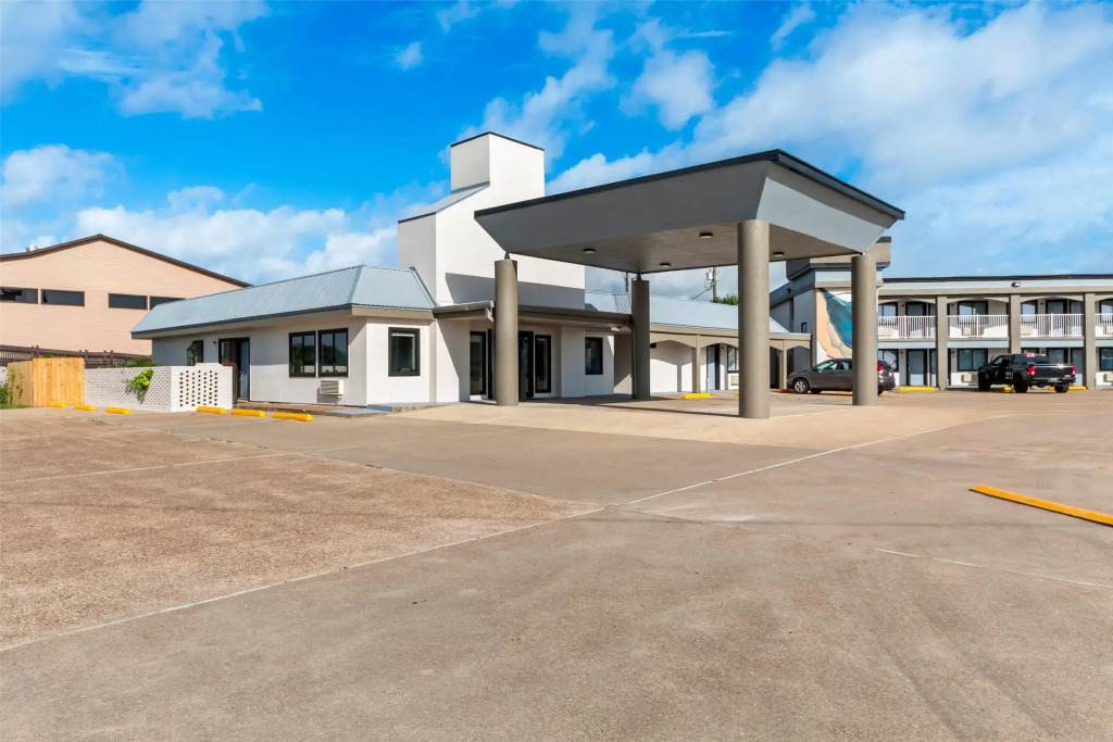 Quality Inn & Suites Port Lavaca near Lighthouse Beach