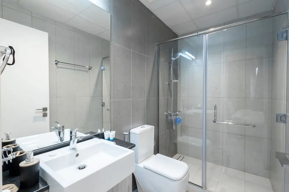 SuperHost - Comfort 1BR Centurion Onyx Retreat with Balcony
