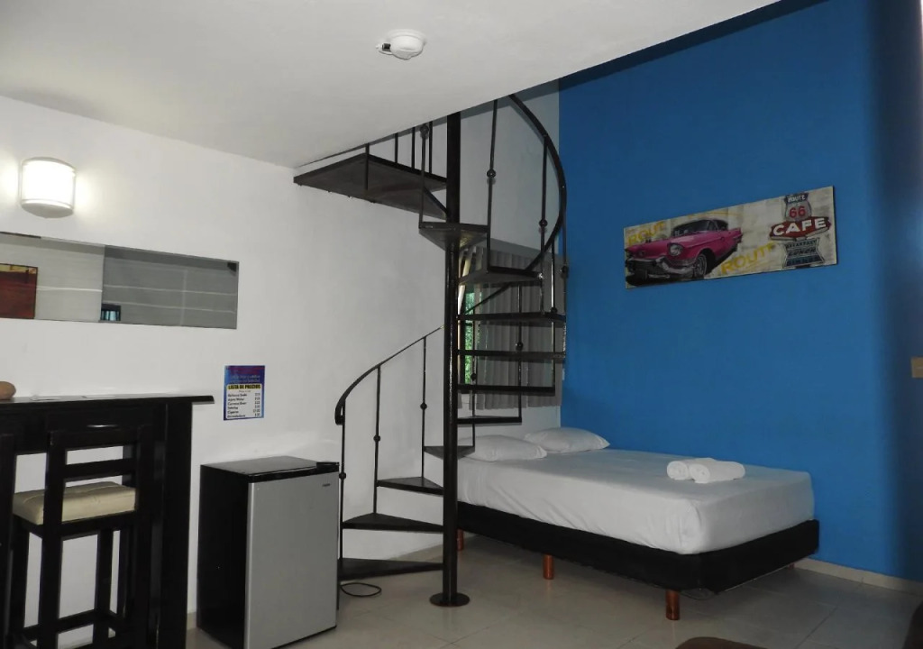 Easy Hotel