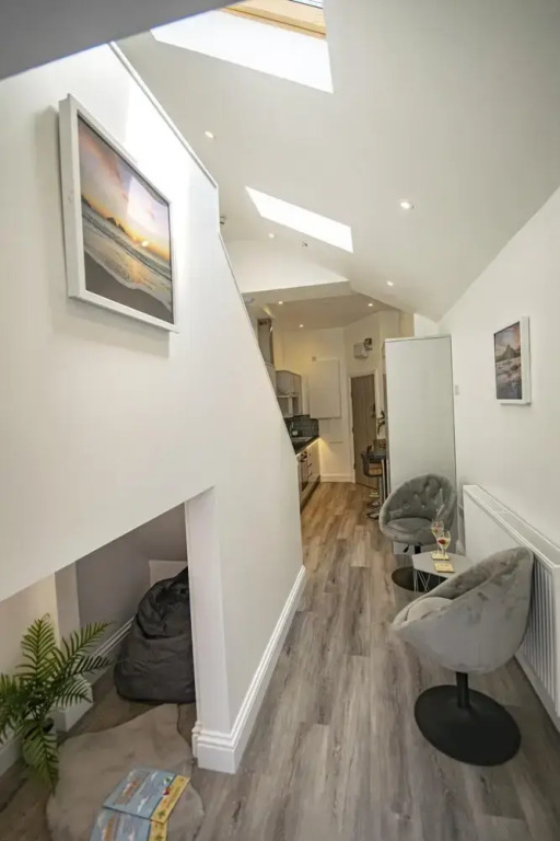Daniel Chambers Lovely Self-catering Apartment Located Within a Beautifully Renovated Building