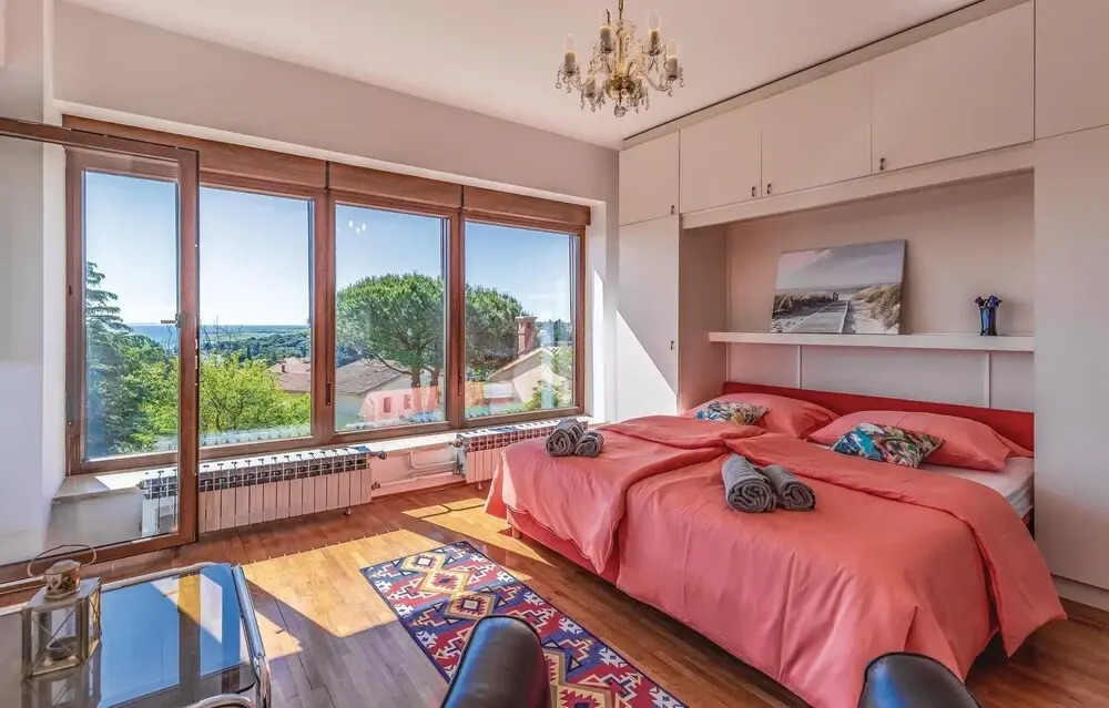 Awesome Home in Premantura With Wifi and 5 Bedrooms